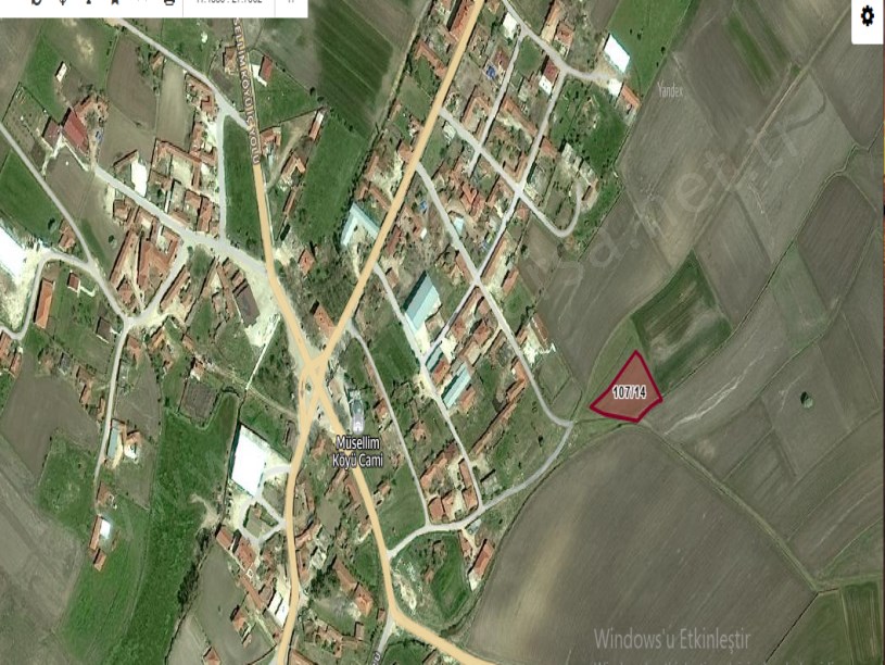 Kırklareli Vize  Müsellim Köyünde Satılık Tarla  , 1,350  M2  Merkezde Hisseli  