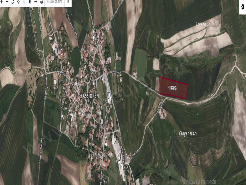 Arnavutköy Yassıörende Satılık Arsa , 238 M2 Yolu Var Hisseli 