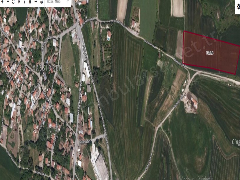 Arnavutköy Yassıörende Satılık Arsa , 238 M2 Yolu Var Hisseli 