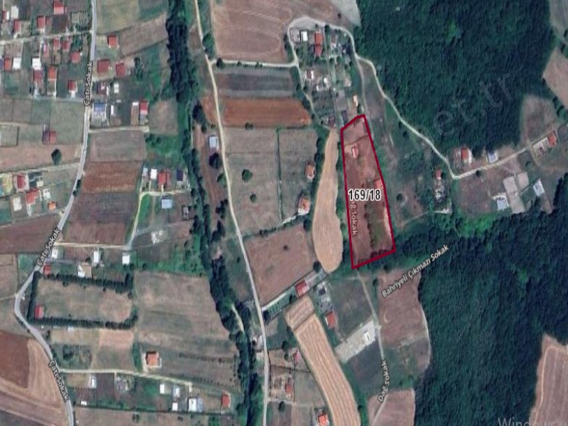 Çatalca Çiftlikköyde Satılık Arsa , 265 m2 Yolu Var Evlerin Yakını