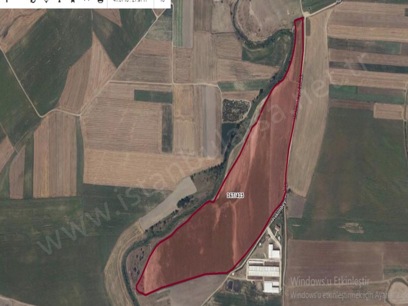 Silivri Değirmenköyde Satılık Arsa , 912 m2 Çevrili Yola Cephe Hisseli 