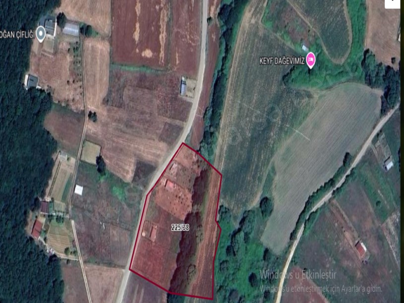 Çatalca Çiftlikköyde Satılık Arsa ,  291 M2 Hisseli Yolu Var 