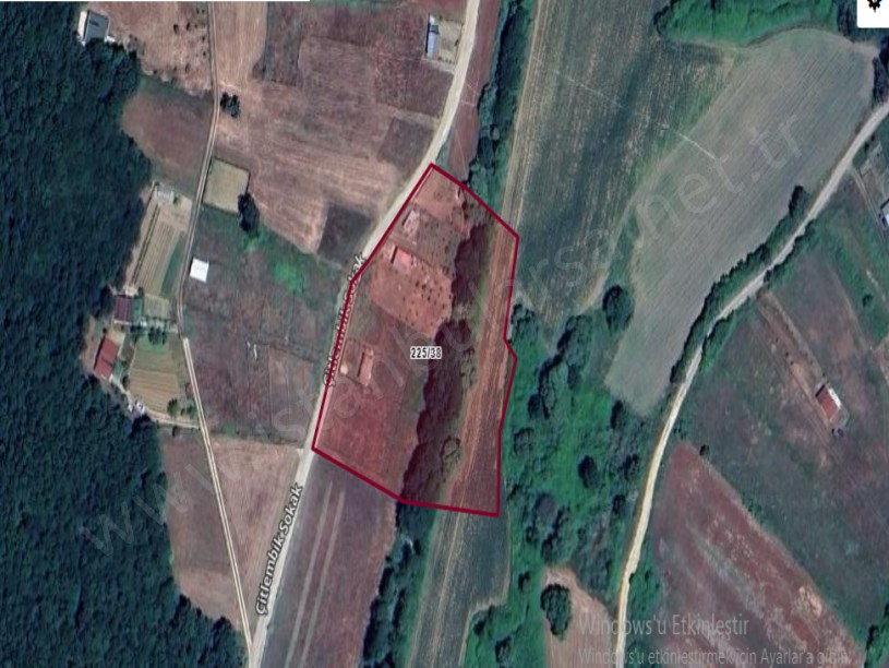 Çatalca Çiftlikköyde Satılık Arsa ,  291 M2 Hisseli Yolu Var 