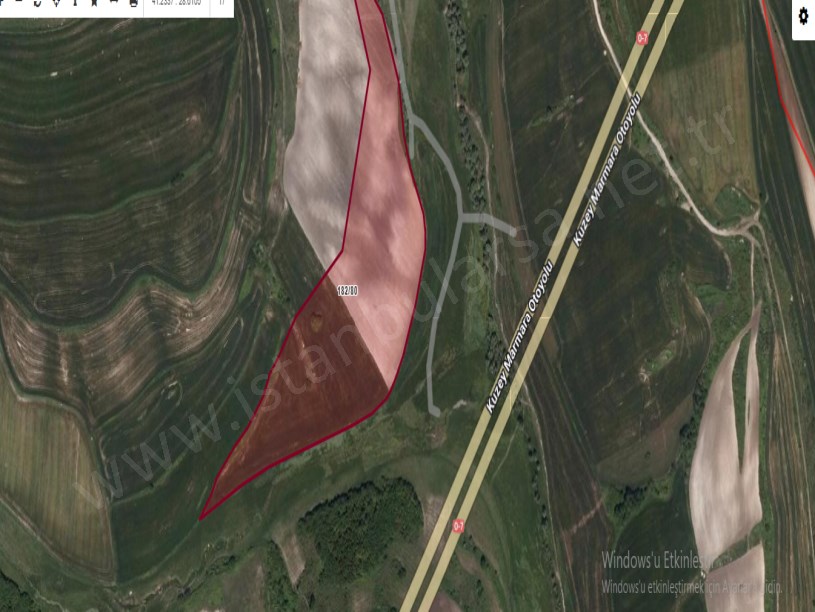 Arnavutköy Yassıörende Satılık Arsa , 535 M2 Hisseli İmarlı Yolu var 