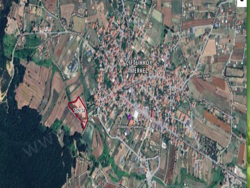 Çatalca Çiftlikköyde Satılık Arsa ,  271 M2 Çaplı Çevrili Yolu Var