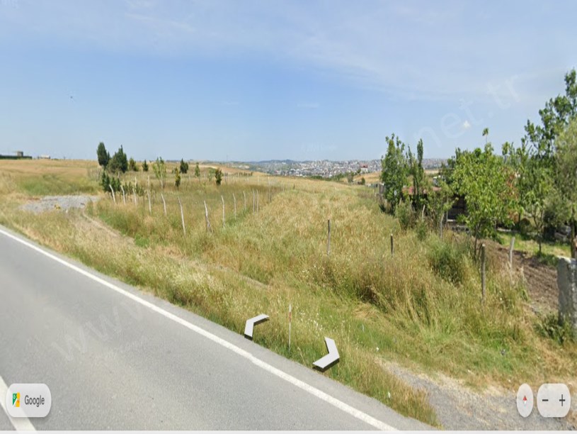 Arnavutköy Hacımaşlı  Satılık Arsa , 1,300 m2 Yolu Var Evlerin Yakını Hisseli