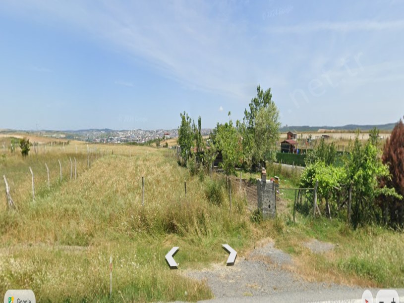Arnavutköy Hacımaşlı  Satılık Arsa , 1,300 m2 Yolu Var Evlerin Yakını Hisseli