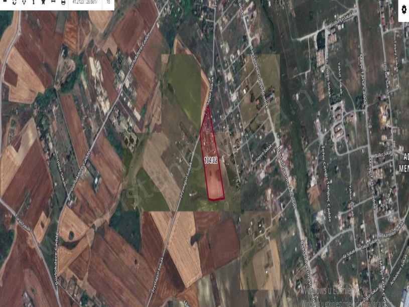 Arnavutköy Çilingirde Satılık Arsa , 183 m2 Hisseli Yolu Var Evlerin Yakını