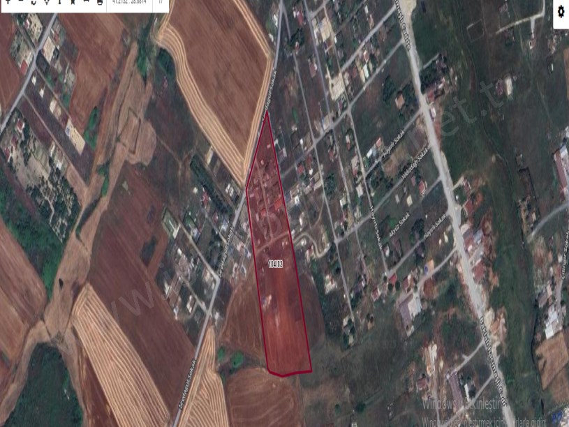 Arnavutköy Çilingirde Satılık Arsa , 183 m2 Hisseli Yolu Var Evlerin Yakını