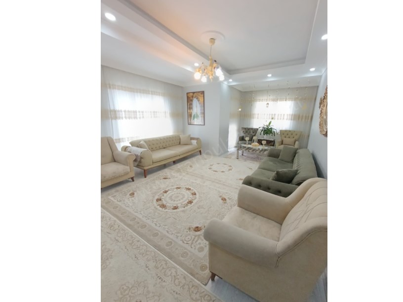 Arnavutköy Taşolukta Satılık Daire  , 2+1 5 Yıllık 125 m2 Giriş Kat Balkonlu