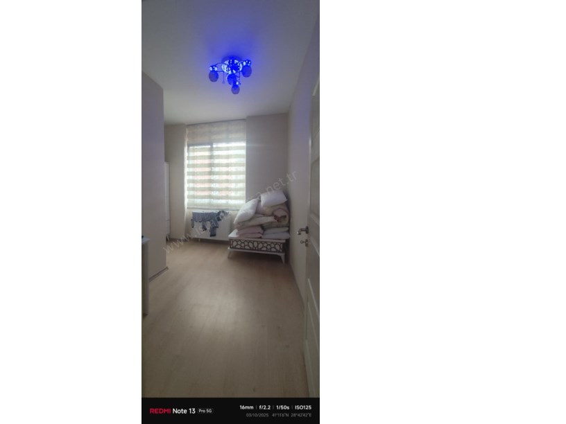 Arnavutköy Merkezde Satılık Daire , 2+1 75 m2 Ara Kat