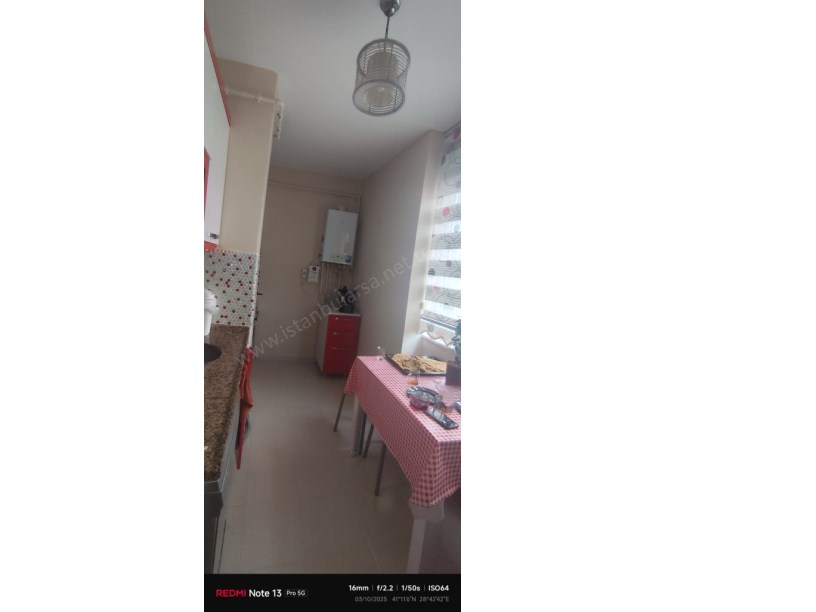 Arnavutköy Merkezde Satılık Daire , 2+1 75 m2 Ara Kat
