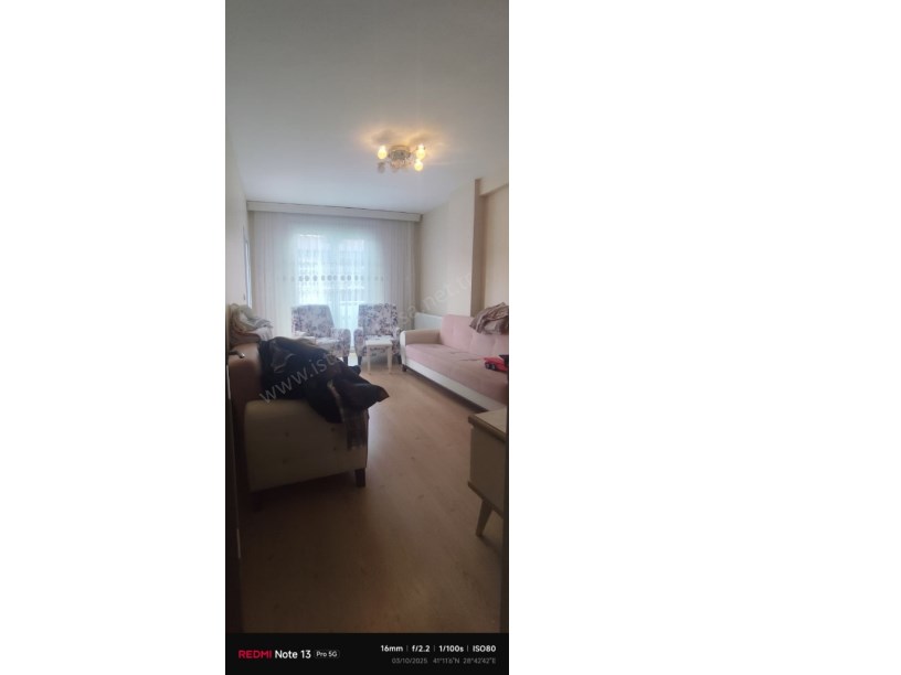 Arnavutköy Merkezde Satılık Daire , 2+1 75 m2 Ara Kat