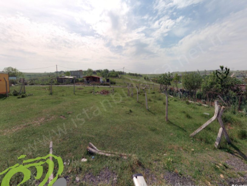 Arnavutköy Tayakadın Satılık Arsa ,160 M2 Merkezde Yolu Var Evlerin Yakını Hisseli 