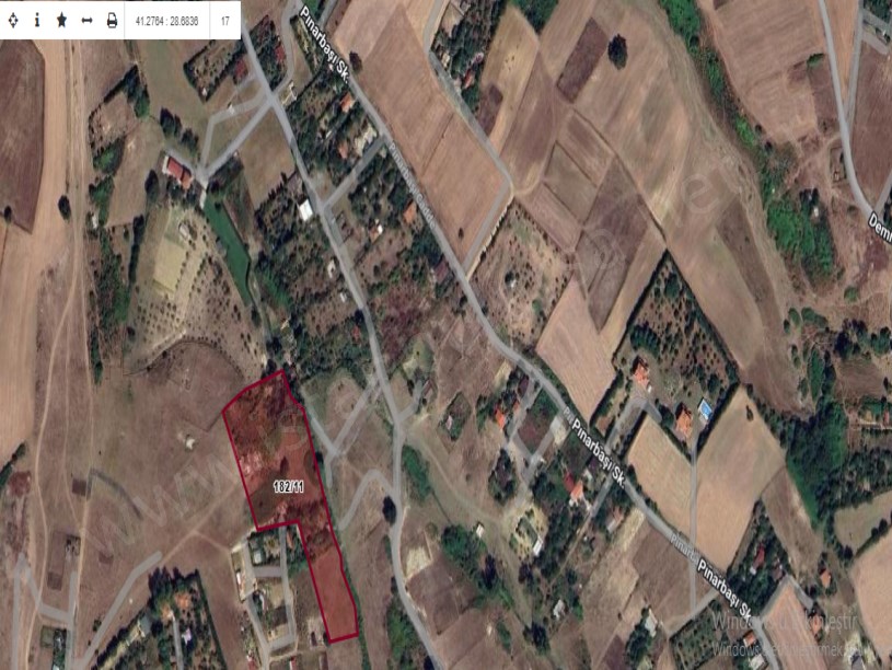 Arnavutköy Tayakadın Satılık Arsa , 640 M2 Hisseli Çaplı Merkezde Evlerin Yakını