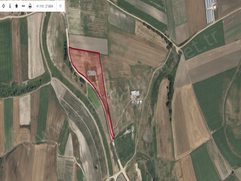 Silivri Değirmenköyde Satılık Arsa , 308 m2 Resmi Yola Cephe Hisseli Çaplı