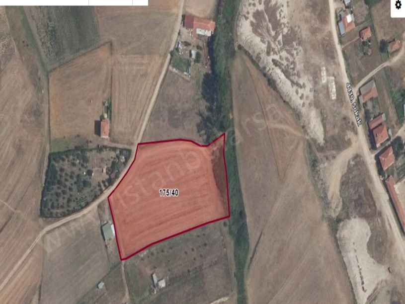 Tekirdağ Saray Göçerler Mah. Satılık Arsa , 250 M2 Köy İçi Hisseli Yolu Var 