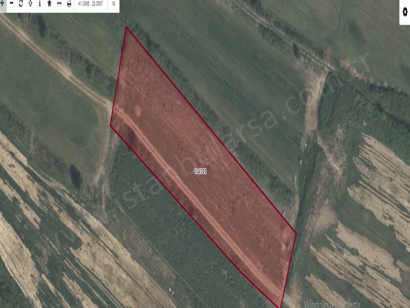 Çatalca Karacaköyde Satılık Arsa , 475 M2 Yolu Var Hisseli