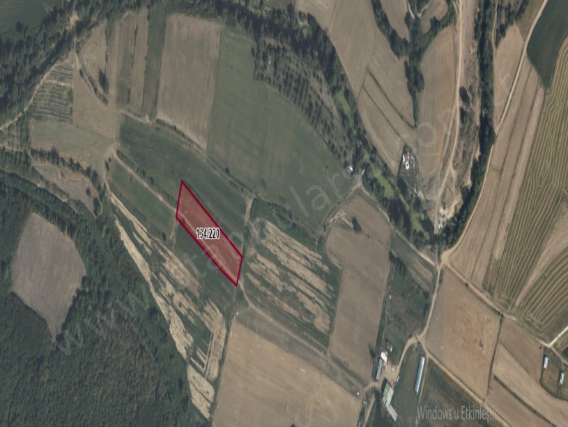 Çatalca Karacaköyde Satılık Arsa , 475 M2 Yolu Var Hisseli