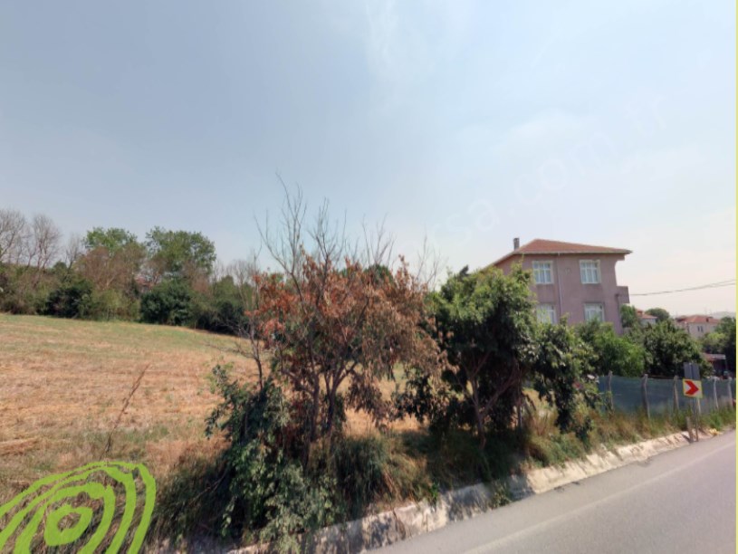 Arnavutköy Sazlıbosna Satılık Arsa , 350 m2 Yolu Var Merkezde 