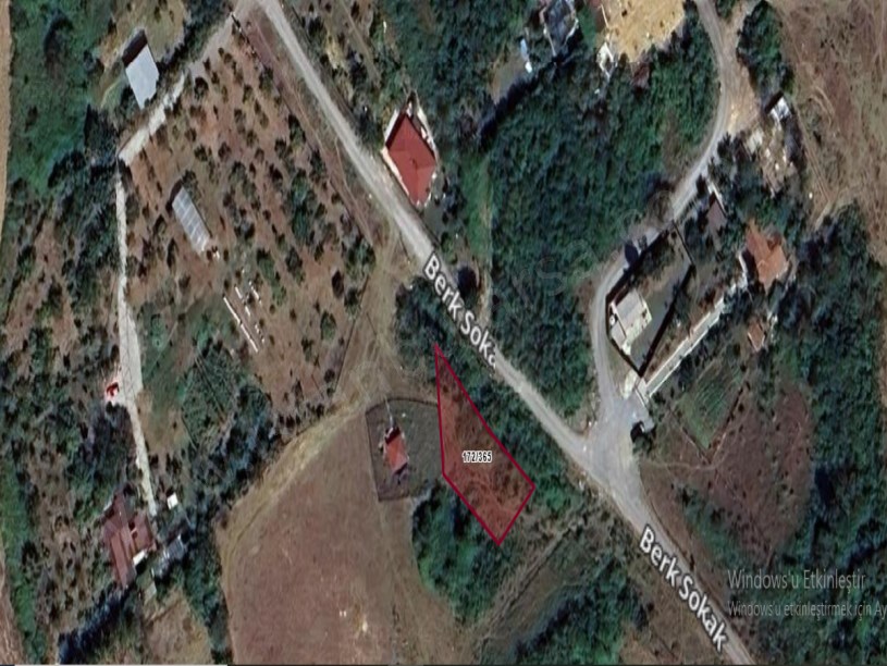 Arnavutköy Tayakadın Satılık Arsa , 427 M2 Müstakil  Merkezde Yolu Var 