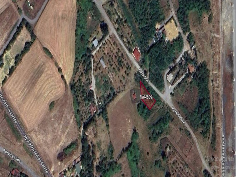 Arnavutköy Tayakadın Satılık Arsa , 427 M2 Müstakil  Merkezde Yolu Var 