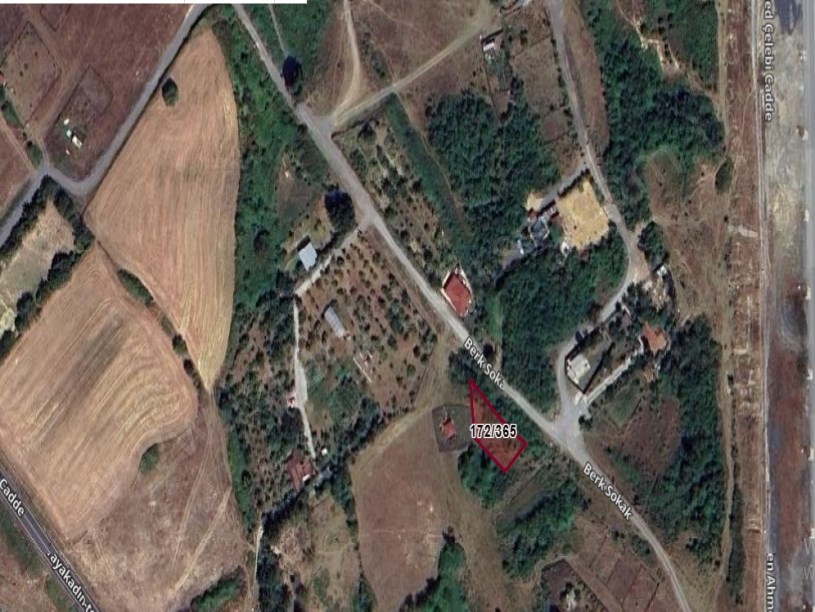 Arnavutköy Tayakadın Satılık Arsa , 427 M2 Müstakil  Merkezde Yolu Var 