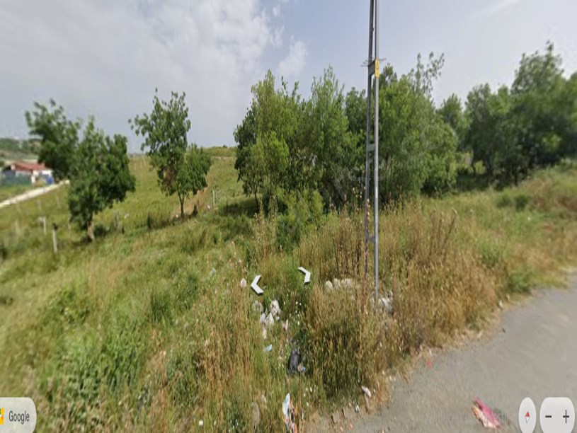 Arnavutköy Taşolukta Satılık Arsa , 200 M2  Yolu Var Evlerin Yakını Hisseli İmarlı 