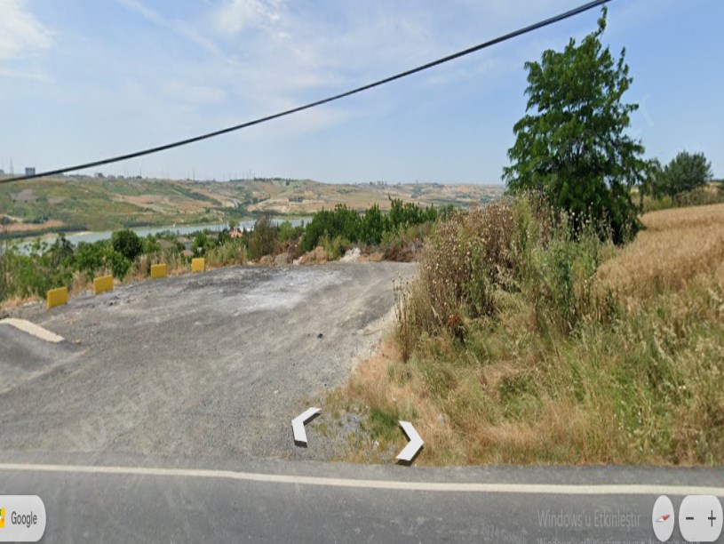 Arnavutköy Sazlıbosna Satılık Arsa , 266 M2 Yolu Var Hisseli Evlerin Yakını