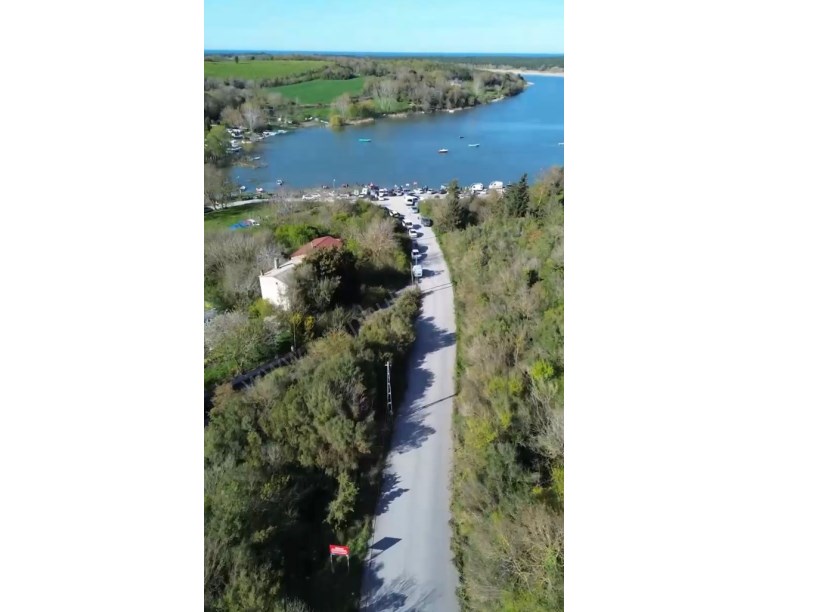 Arnavutköy Balabanda Satılık Arsa , 1006 m2 Yolu Var Evlerin Yakını Hisseli 