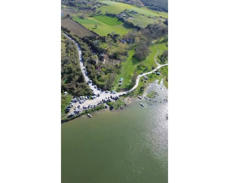 Arnavutköy Balabanda Satılık Arsa , 1006 m2 Yolu Var Evlerin Yakını Hisseli 