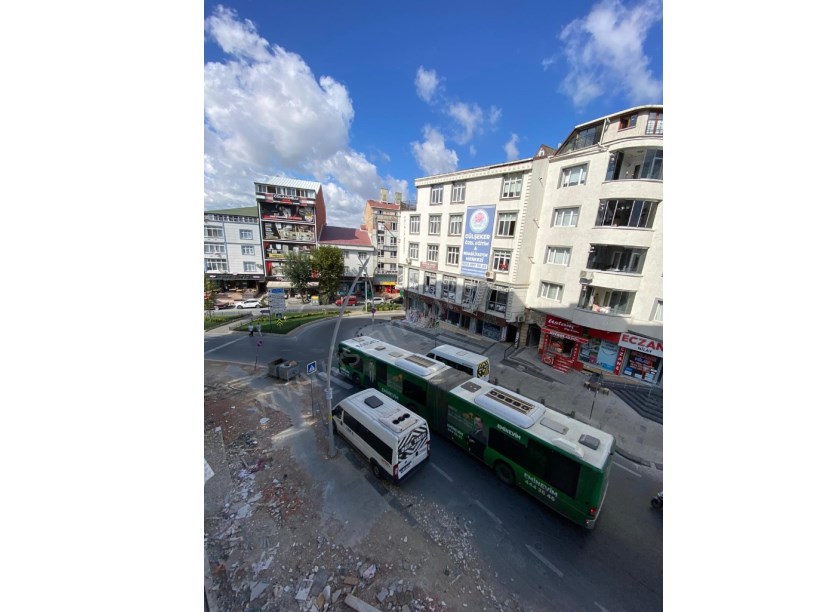 Arnavutköy Merkez Mh Satılık Daire  , 2+1 Cadde Cephe  2.Kat Sıfır