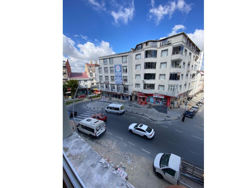 Arnavutköy Merkez Mh Satılık Daire  , 2+1 Cadde Cephe  2.Kat Sıfır