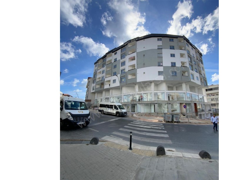 Arnavutköy Merkez Mh Satılık Daire  , 2+1 Cadde Cephe  2.Kat Sıfır