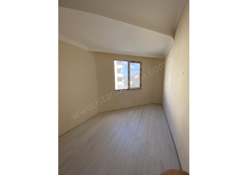 Arnavutköy Merkez Mh Satılık Daire  , 2+1 Cadde Cephe  2.Kat Sıfır