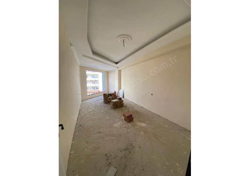 Arnavutköy Merkez Mh Satılık Daire  , 2+1 Cadde Cephe  2.Kat Sıfır