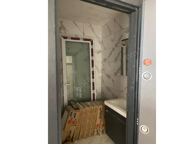 Arnavutköy Merkez Mh Satılık Daire  , 2+1 Cadde Cephe  2.Kat Sıfır