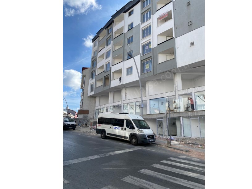 Arnavutköy Merkez Mh Satılık Daire  , 2+1 Cadde Cephe  2.Kat Sıfır