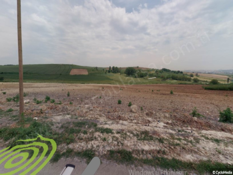 Arnavutköy Çilingirde Satılık Arsa , 2,200 m2 Hisseli Yolu Var Evlerin Yakını