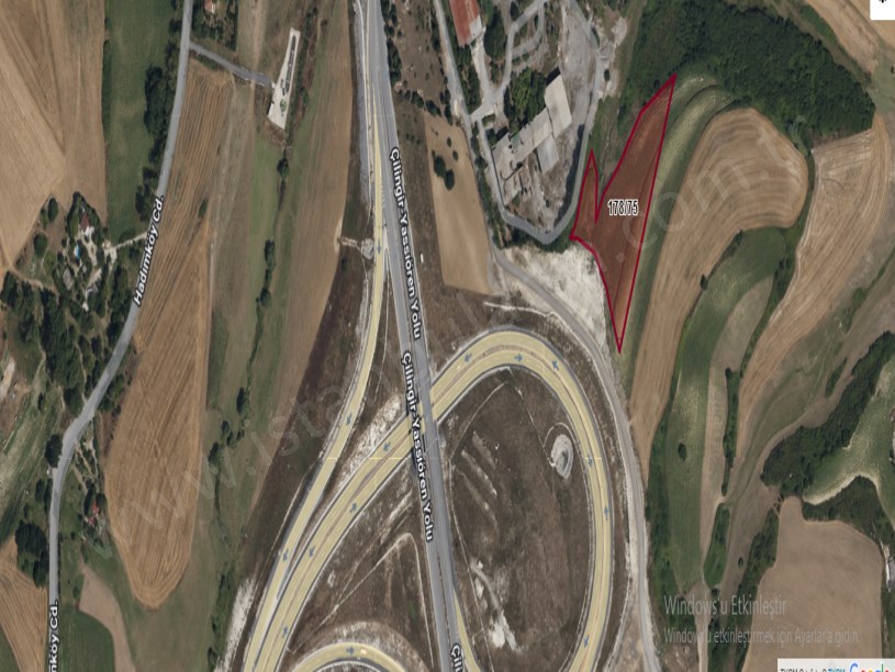 Arnavutköy Yassıörende Satılık Arsa , 957 M2 Yolu Var Evlerin Yakını Hisseli