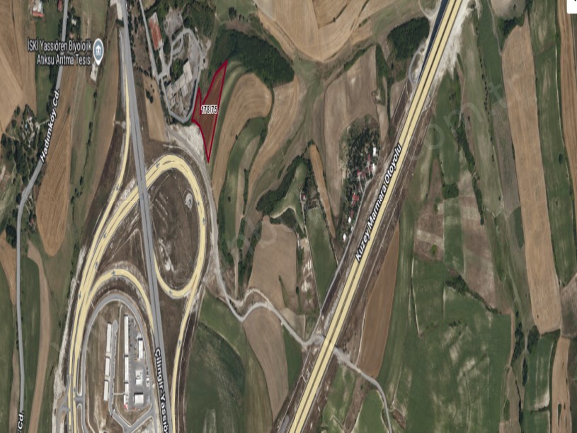 Arnavutköy Yassıörende Satılık Arsa , 957 M2 Yolu Var Evlerin Yakını Hisseli