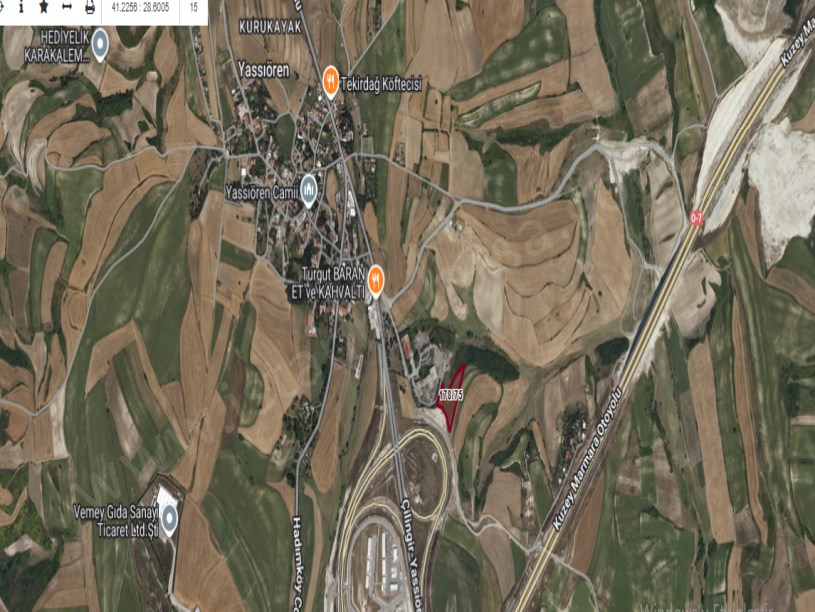 Arnavutköy Yassıörende Satılık Arsa , 957 M2 Yolu Var Evlerin Yakını Hisseli