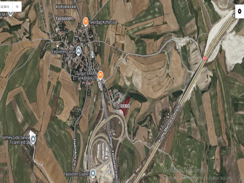 Arnavutköy Yassıörende Satılık Arsa , 957 M2 Yolu Var Evlerin Yakını Hisseli