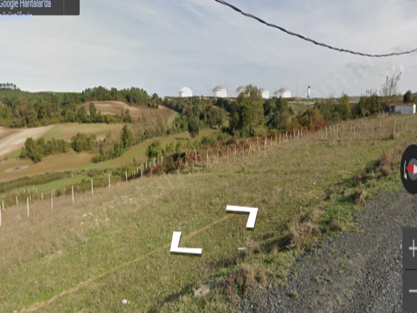 Arnavutköy Yassıörende Satılık Arsa , 957 M2 Yolu Var Evlerin Yakını Hisseli