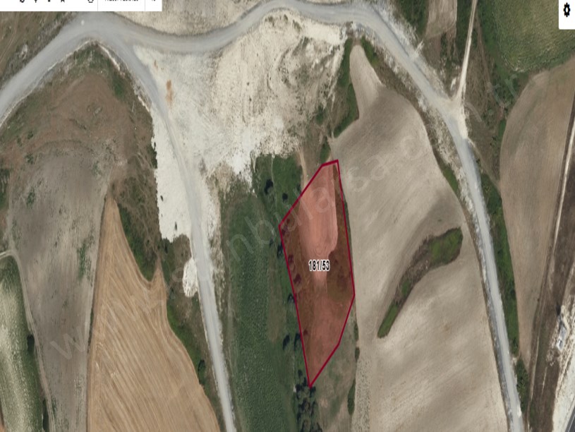 Arnavutköy Yassıörende Satılık Arsa , 533 M2 Hisseli Yolu Var