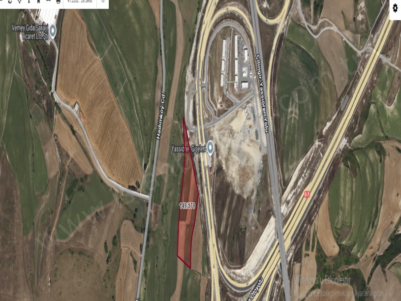 Arnavutköy Yassıörende Satılık Arsa , 3,045 M2 Yolu Var Hisseli Gişelere Yakın 