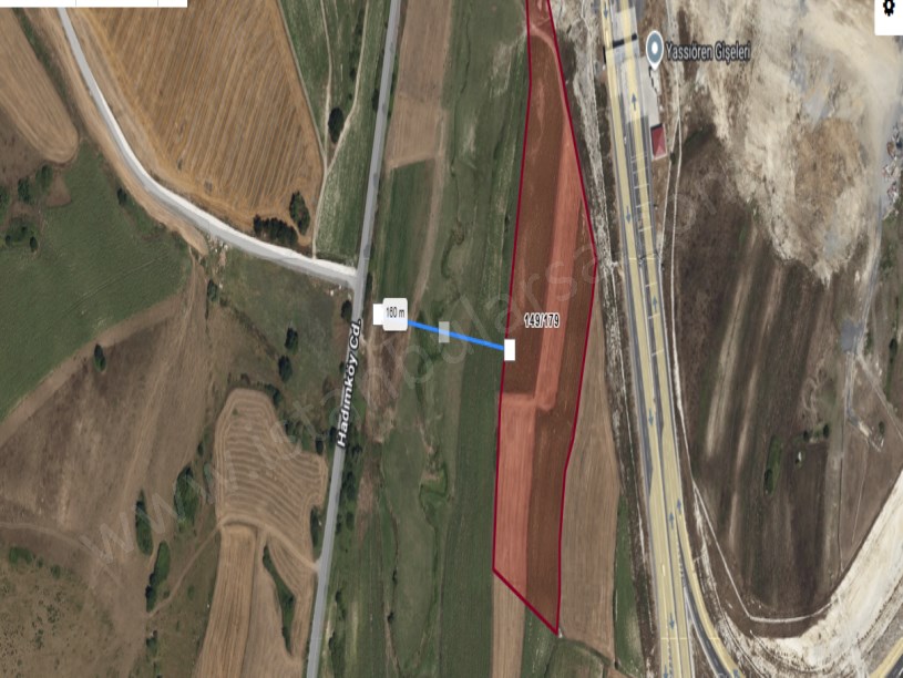 Arnavutköy Yassıörende Satılık Arsa , 3,045 M2 Yolu Var Hisseli Gişelere Yakın 