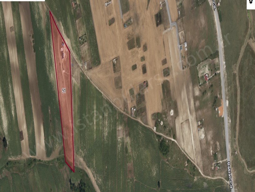 Arnavutköy Haraççıda Satılık Arsa , 250 M2 Yolu Var İmarlı Hisseli