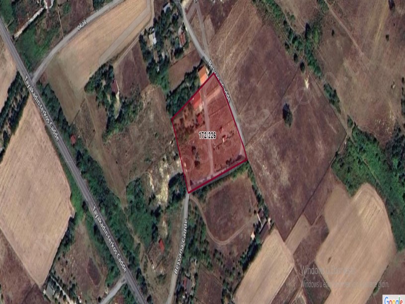 Arnavutköy Tayakadın Satılık Arsa , 160 M2 Cadde Cephe Yolu Var Evlerin Yakını