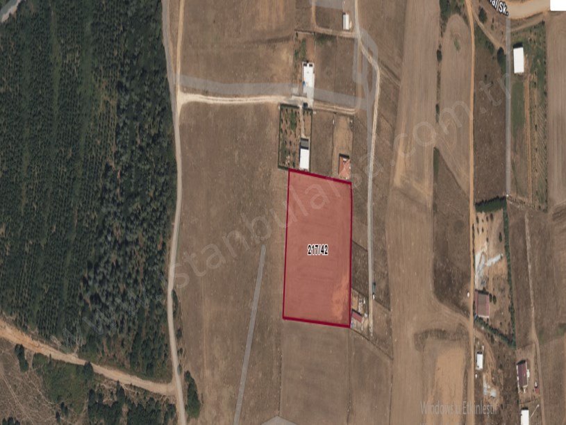 Çatalca Kestanelikte Satılık Arsa  , 5,060 M2 Müstakil Yolu Var Meraya Cephe 